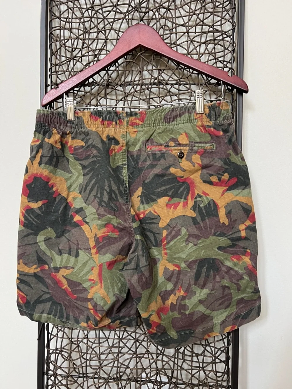 Gapflex 7.5” Easy Jogger Shorts floral tropical camo, Brown Red Green Tan Mens M - Picture 5 of 9